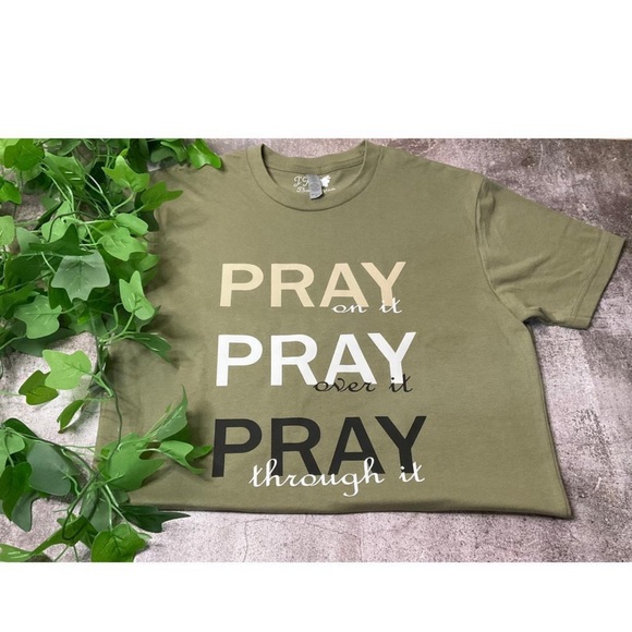 Multiple T-Shirts. - Picture 3 of 6